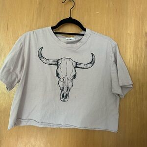 Gray Cropped T-Shirt with Bull Skull Design